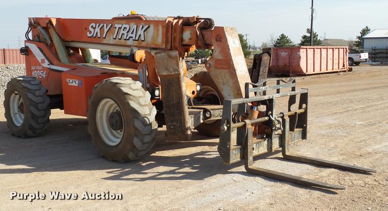 image for item DB0129 2002 SkyTrak 10054 telehandler