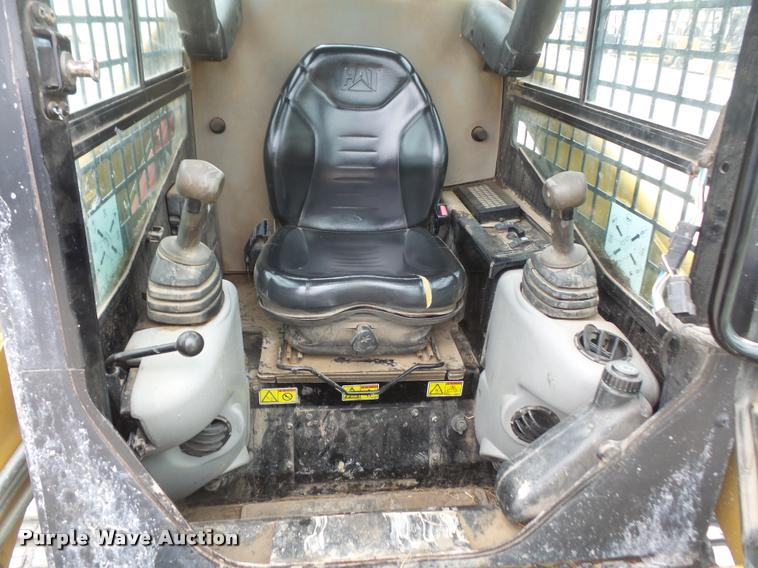 image for item DB0515 2006 Caterpillar 247B skid steer