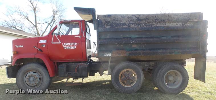 image for item DB0647 1986 GMC TopKick 7000 dump truck