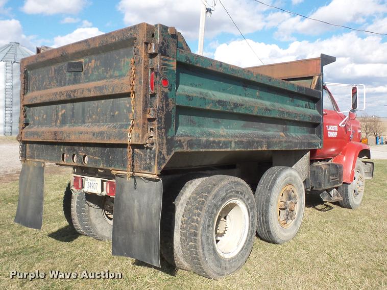 image for item DB0647 1986 GMC TopKick 7000 dump truck