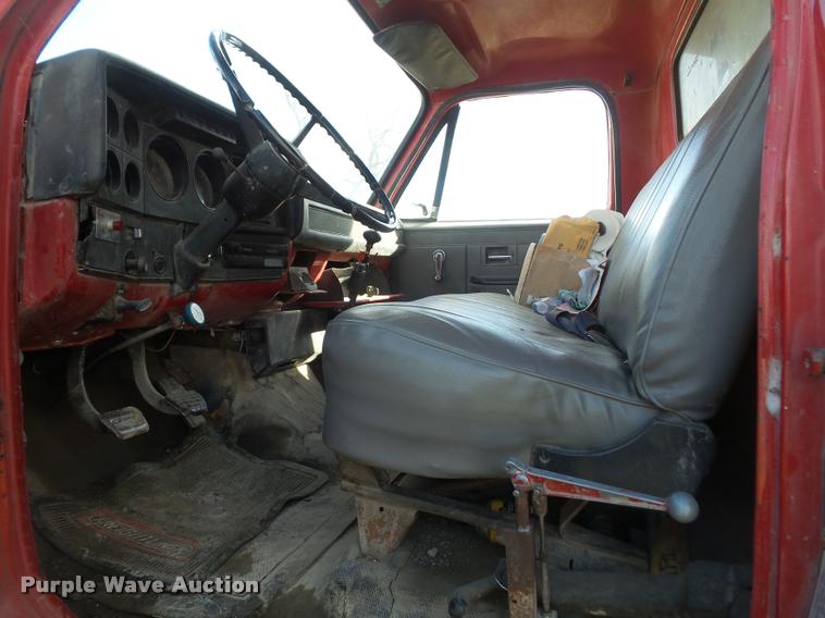 image for item DB0647 1986 GMC TopKick 7000 dump truck