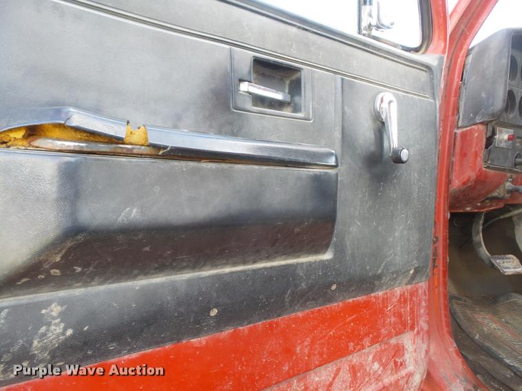 image for item DB0647 1986 GMC TopKick 7000 dump truck