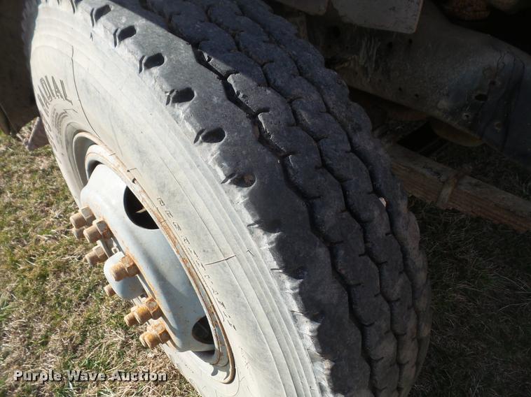 image for item DB0647 1986 GMC TopKick 7000 dump truck