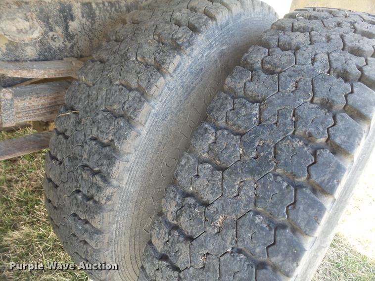 image for item DB0647 1986 GMC TopKick 7000 dump truck