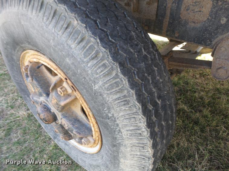 image for item DB0647 1986 GMC TopKick 7000 dump truck