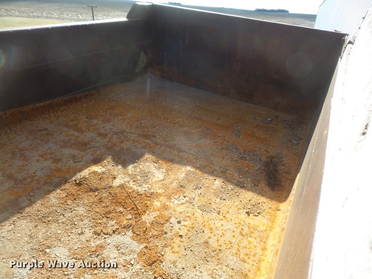 image for item DB0647 1986 GMC TopKick 7000 dump truck