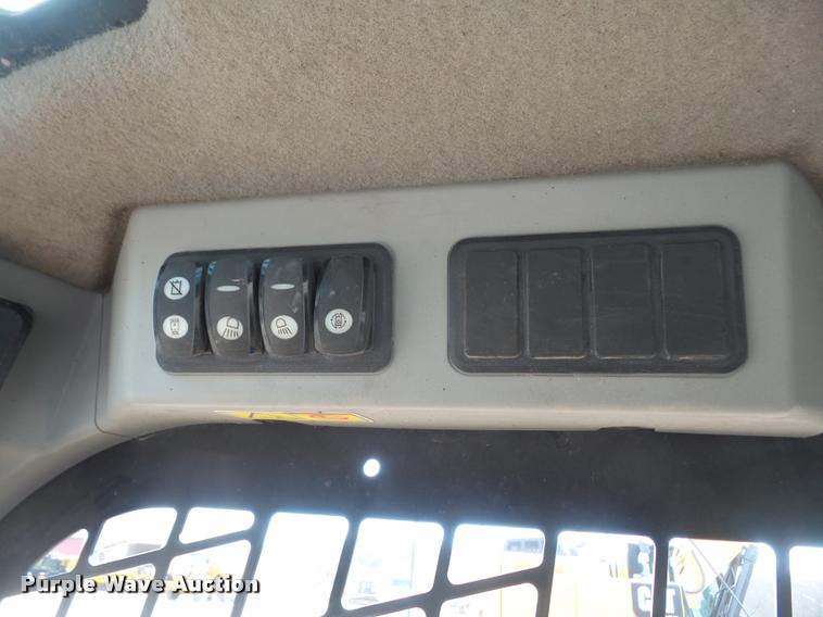 image for item DB0654 2014 Caterpillar 272D skid steer