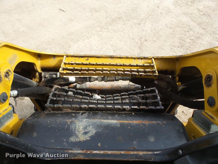 image for item DB0654 2014 Caterpillar 272D skid steer