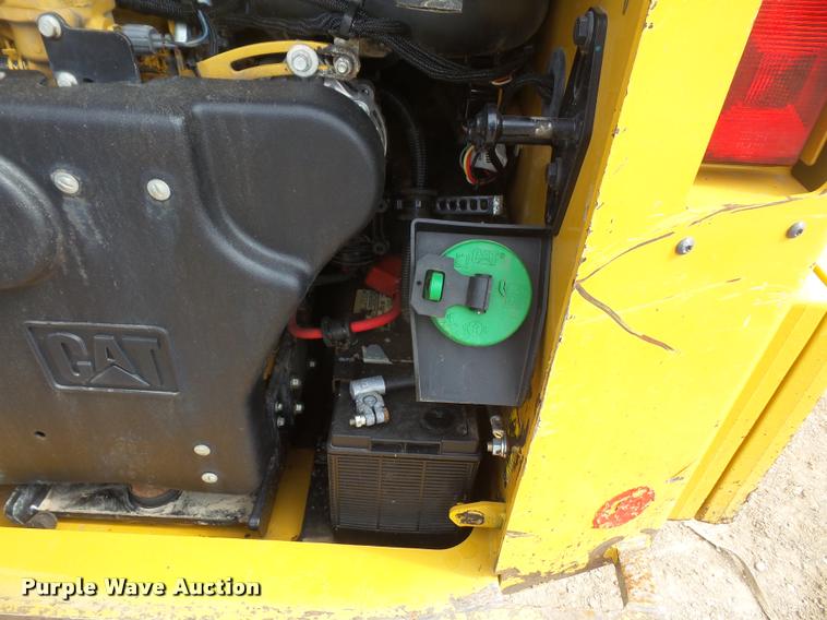 image for item DB0654 2014 Caterpillar 272D skid steer