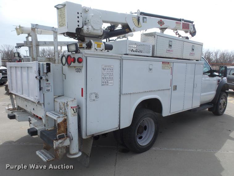 image for item DB0664 2008 Ford F550 Super Duty service truck with crane