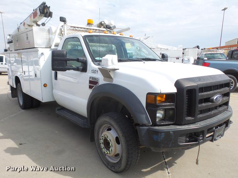 image for item DB0664 2008 Ford F550 Super Duty service truck with crane