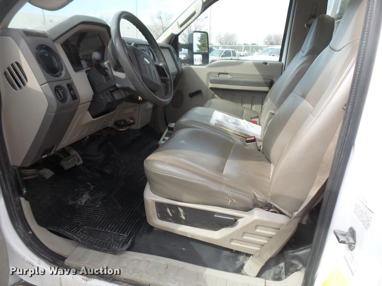 image for item DB0664 2008 Ford F550 Super Duty service truck with crane