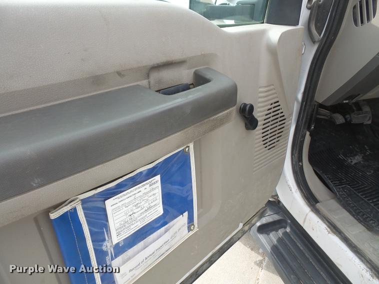 image for item DB0664 2008 Ford F550 Super Duty service truck with crane