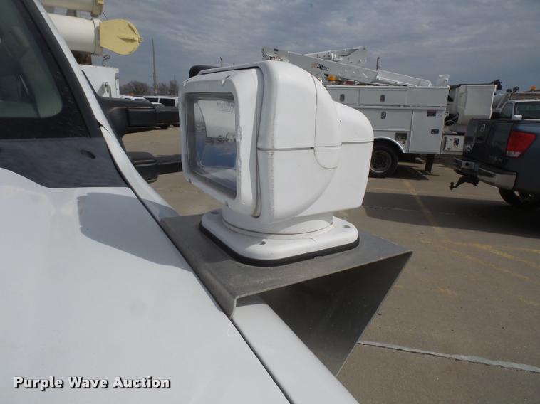 image for item DB0664 2008 Ford F550 Super Duty service truck with crane