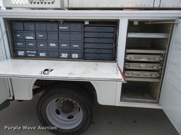 image for item DB0664 2008 Ford F550 Super Duty service truck with crane