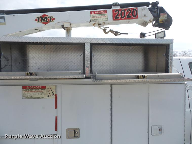 image for item DB0664 2008 Ford F550 Super Duty service truck with crane