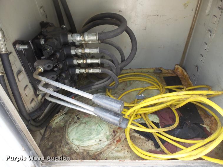 image for item DB0664 2008 Ford F550 Super Duty service truck with crane