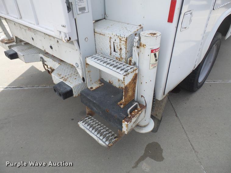 image for item DB0664 2008 Ford F550 Super Duty service truck with crane