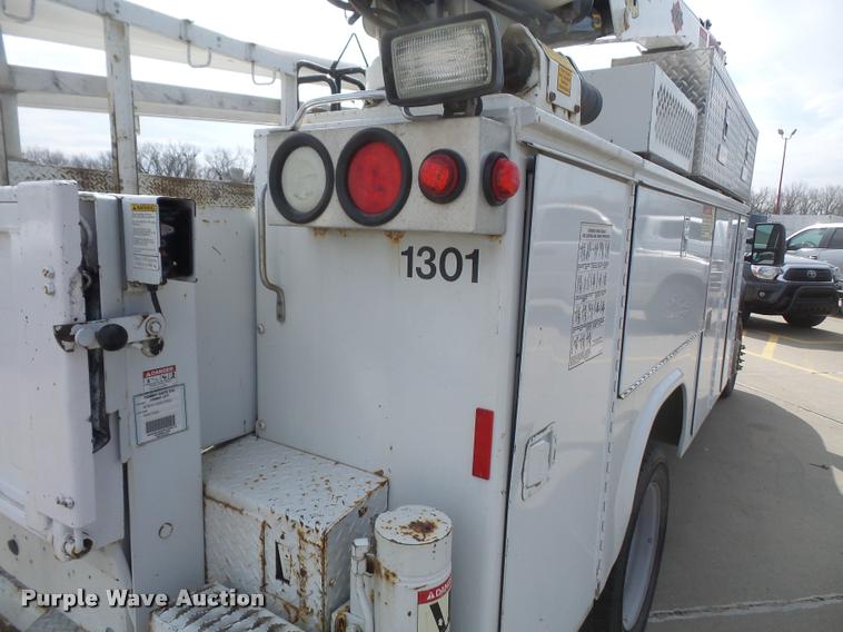 image for item DB0664 2008 Ford F550 Super Duty service truck with crane