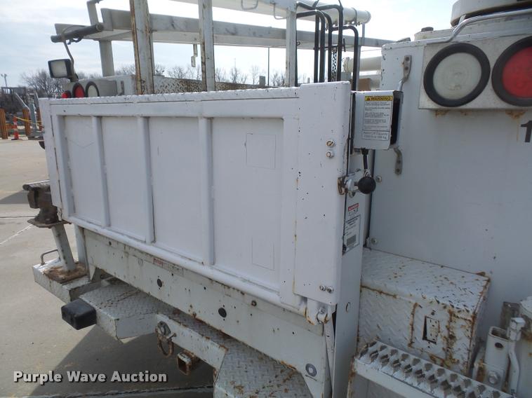 image for item DB0664 2008 Ford F550 Super Duty service truck with crane