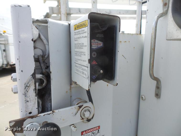 image for item DB0664 2008 Ford F550 Super Duty service truck with crane