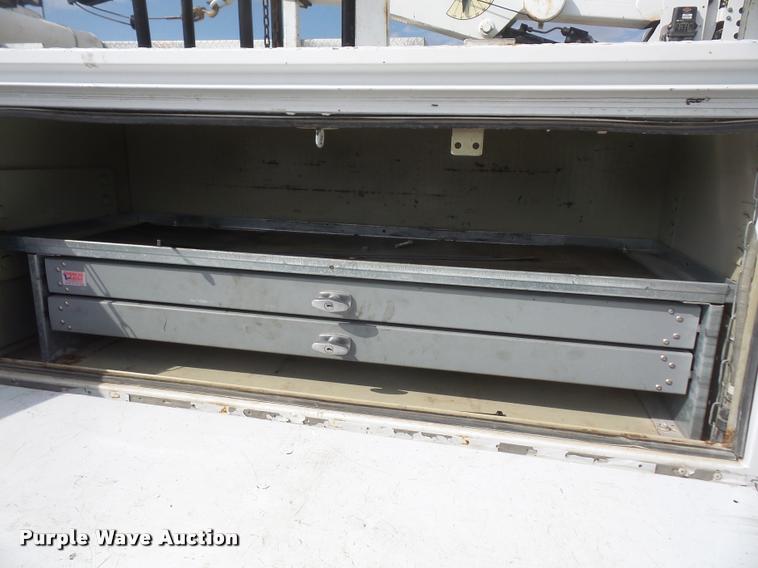 image for item DB0664 2008 Ford F550 Super Duty service truck with crane