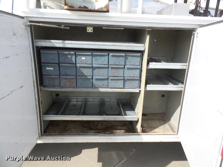 image for item DB0664 2008 Ford F550 Super Duty service truck with crane