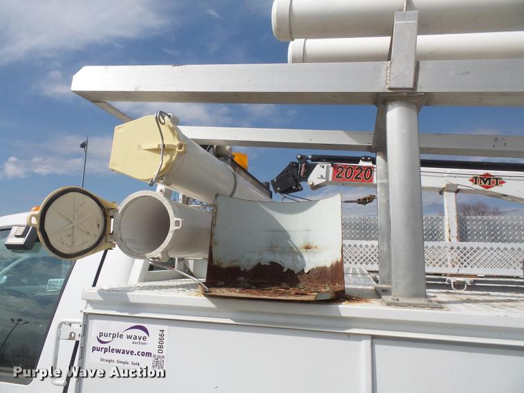 image for item DB0664 2008 Ford F550 Super Duty service truck with crane