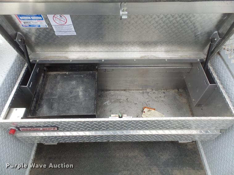 image for item DB0664 2008 Ford F550 Super Duty service truck with crane