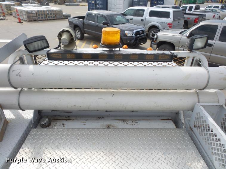 image for item DB0664 2008 Ford F550 Super Duty service truck with crane