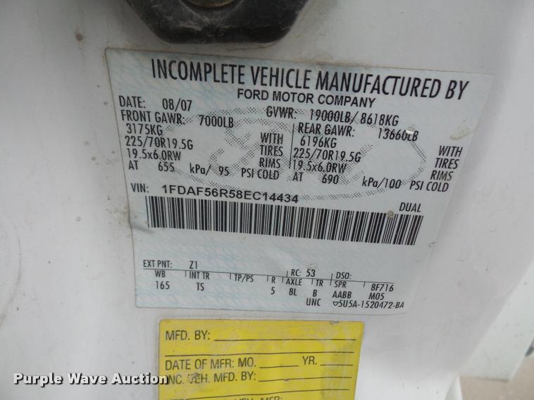 image for item DB0664 2008 Ford F550 Super Duty service truck with crane