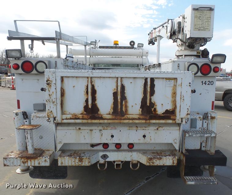 image for item DB0666 2008 Ford F550 Super Duty service truck with crane