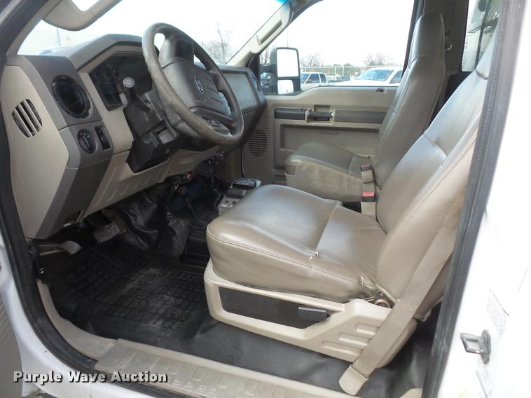 image for item DB0666 2008 Ford F550 Super Duty service truck with crane