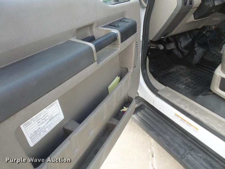 image for item DB0666 2008 Ford F550 Super Duty service truck with crane