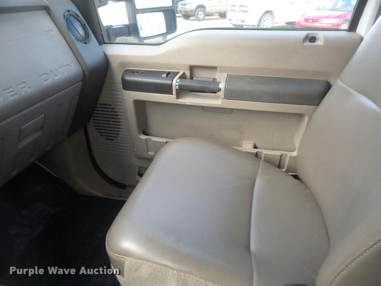 image for item DB0666 2008 Ford F550 Super Duty service truck with crane