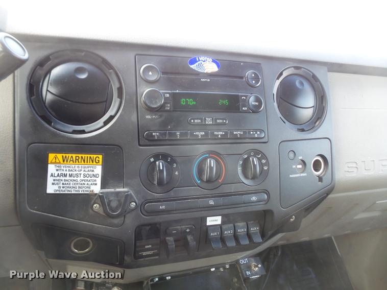 image for item DB0666 2008 Ford F550 Super Duty service truck with crane