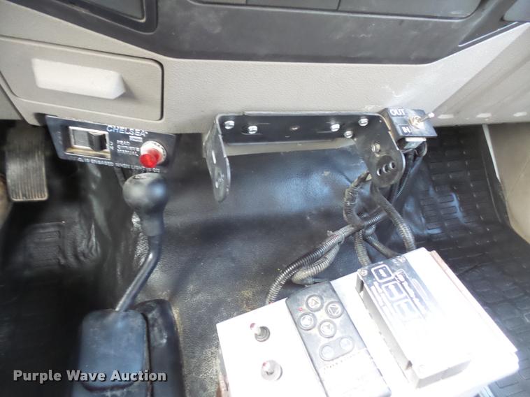 image for item DB0666 2008 Ford F550 Super Duty service truck with crane