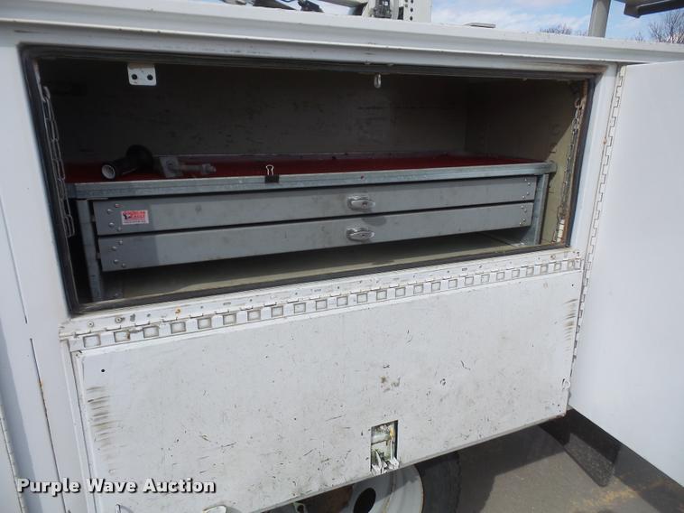 image for item DB0666 2008 Ford F550 Super Duty service truck with crane