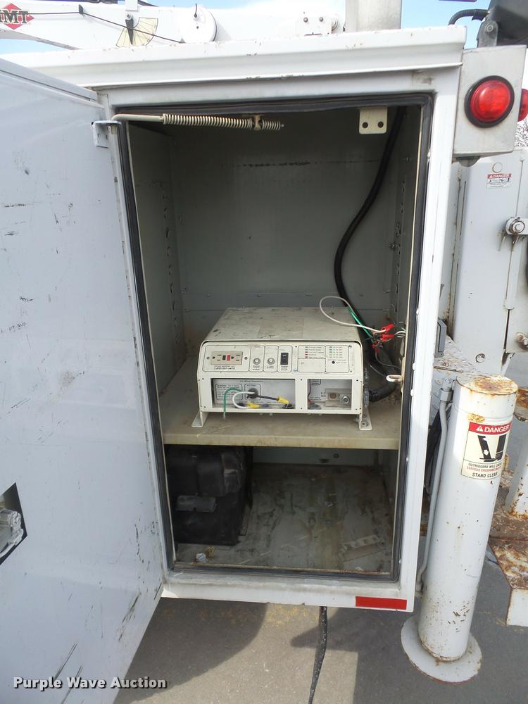 image for item DB0666 2008 Ford F550 Super Duty service truck with crane