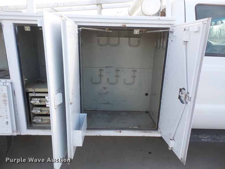 image for item DB0666 2008 Ford F550 Super Duty service truck with crane