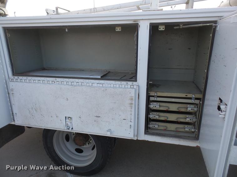 image for item DB0666 2008 Ford F550 Super Duty service truck with crane