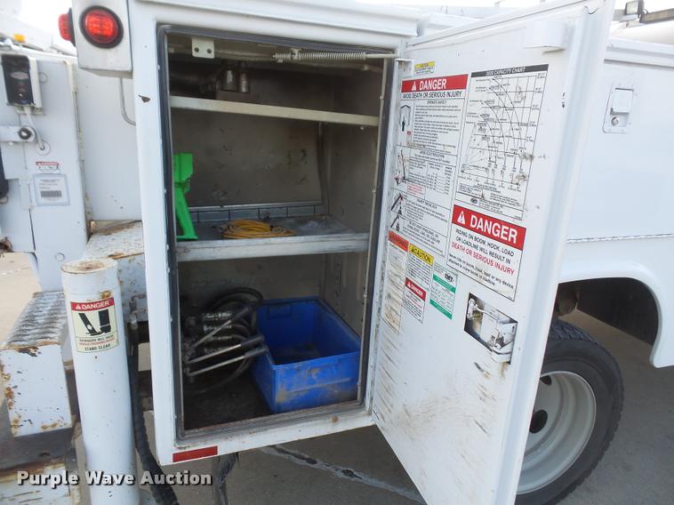 image for item DB0666 2008 Ford F550 Super Duty service truck with crane