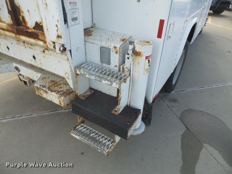 image for item DB0666 2008 Ford F550 Super Duty service truck with crane