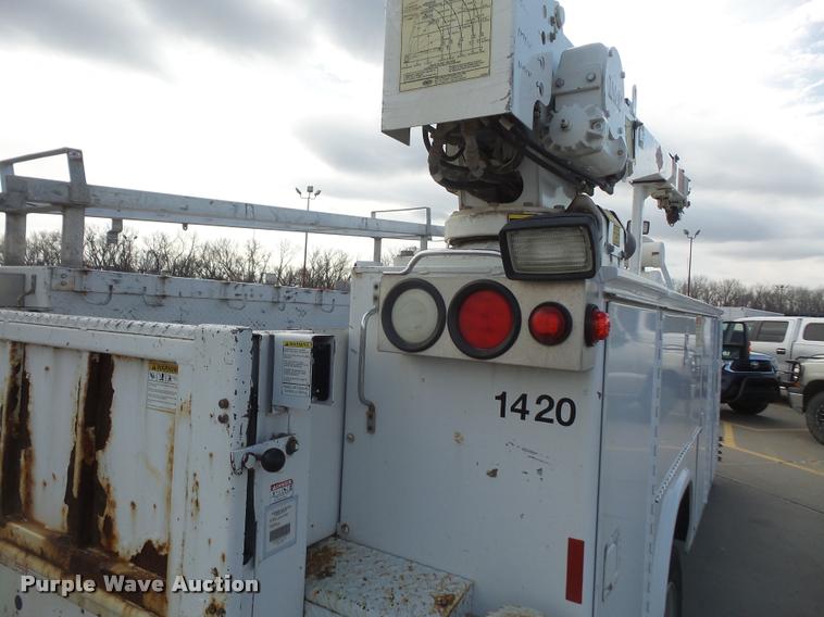 image for item DB0666 2008 Ford F550 Super Duty service truck with crane