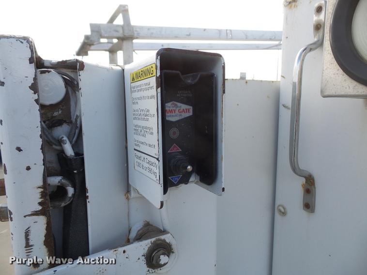 image for item DB0666 2008 Ford F550 Super Duty service truck with crane