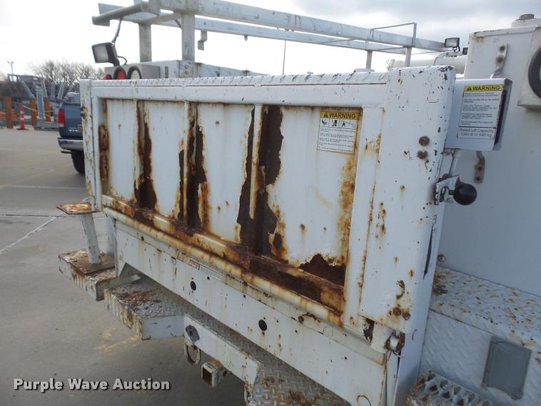 image for item DB0666 2008 Ford F550 Super Duty service truck with crane