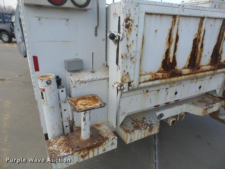 image for item DB0666 2008 Ford F550 Super Duty service truck with crane