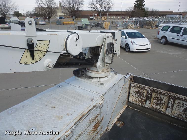 image for item DB0666 2008 Ford F550 Super Duty service truck with crane