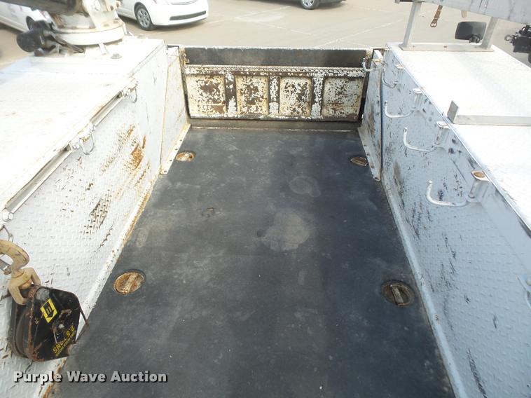 image for item DB0666 2008 Ford F550 Super Duty service truck with crane