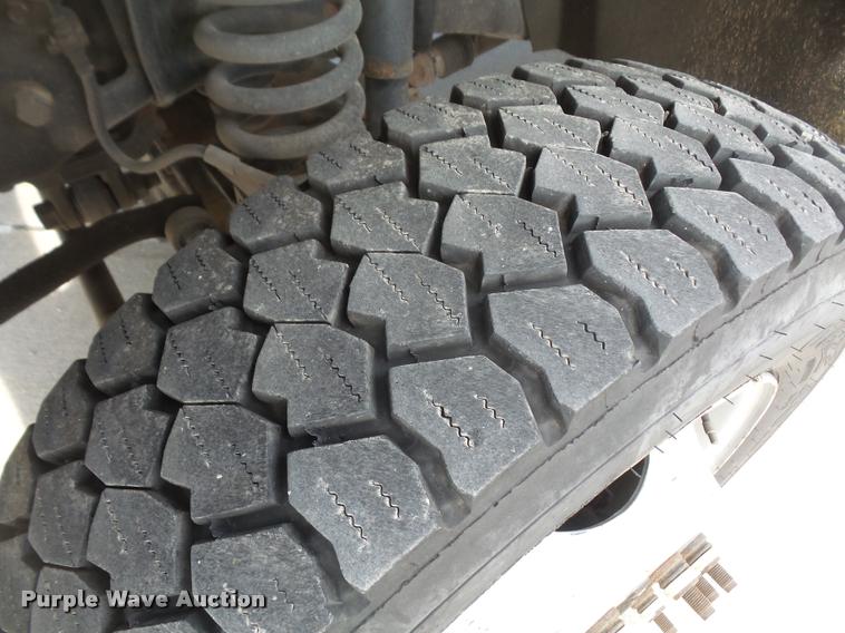 image for item DB0666 2008 Ford F550 Super Duty service truck with crane